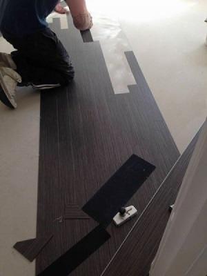 amtico signature linear metallic steel laid on the 45 with a one plank border 